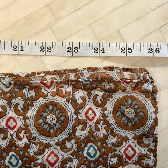 Unique Hijabs Brown and Cream Patterned Fabric - Picture 5 of 5